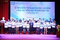 Thầy và trò khoa CNTT rạng rỡ trong Lễ trao bằng tốt nghiệp đại học, cao đẳng & Trao học bổng khuyến khích học tập năm học 2014-2015