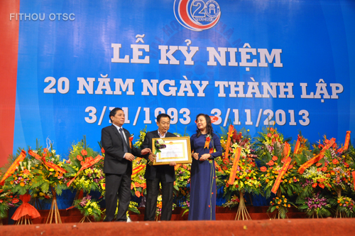 GV Đặng Ngọc Hướng nhận Huân chương Lao động Hạng Ba
