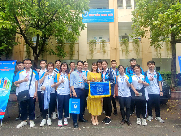 Đội tuyển khoa CNTT đoạt giải nhì toàn đoàn trong cuộc thi Olympic Tin học – Tiếng Anh không chuyên năm 2021 của Trường ĐH Mở Hà Nội